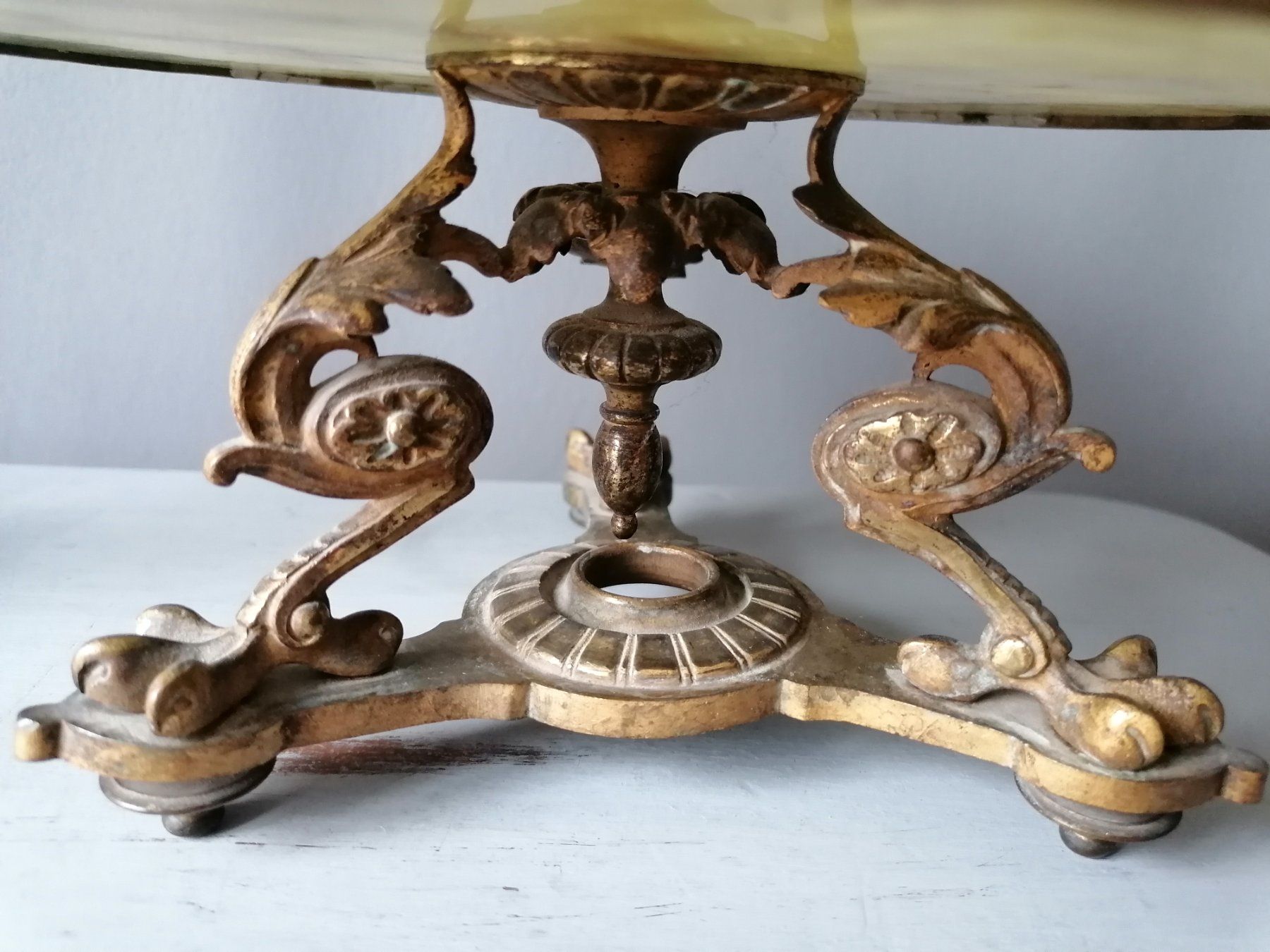 Tutte le decorazioni: Alte Etagere mit Glaseinsatz – Usato da Wallisellen venduto da Muggeli1970 1