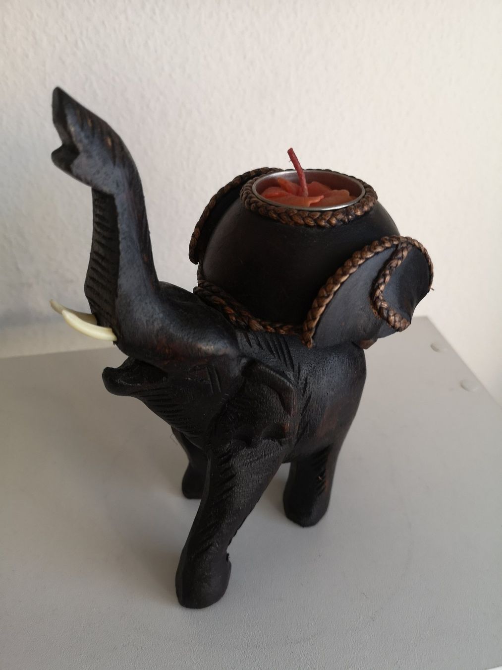 Statuette: Elefant 14cm geschnitzt Affenbaumholz Kerzen Einsatz Orient – Nuovo (secondo la descrizione) da Kloten venduto da Asiatica