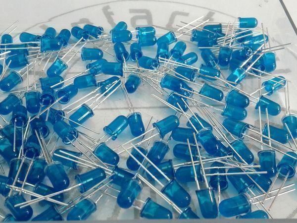 Componenti elettronici: LED blau 5mm, 20 Stück – Nuovo (secondo la descrizione) da Luzern venduto da Salefactory 1