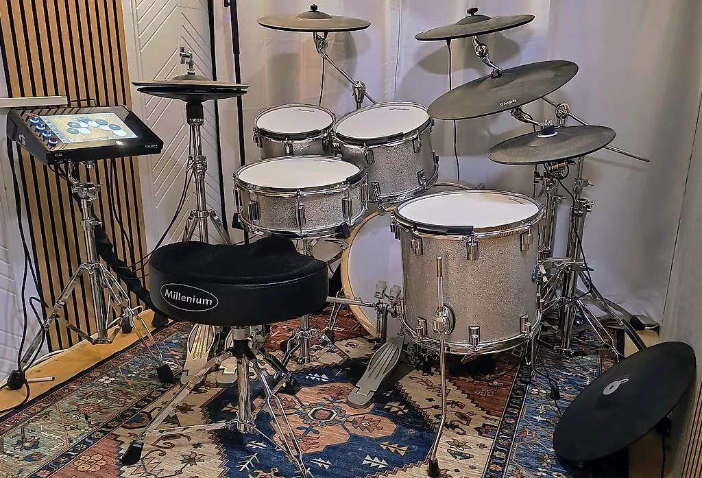Strumenti musicali: GEWA G9 Silver Sparkle E-Drum  High-End Set + Extras – Usato da Oberarth venduto da TJIONS