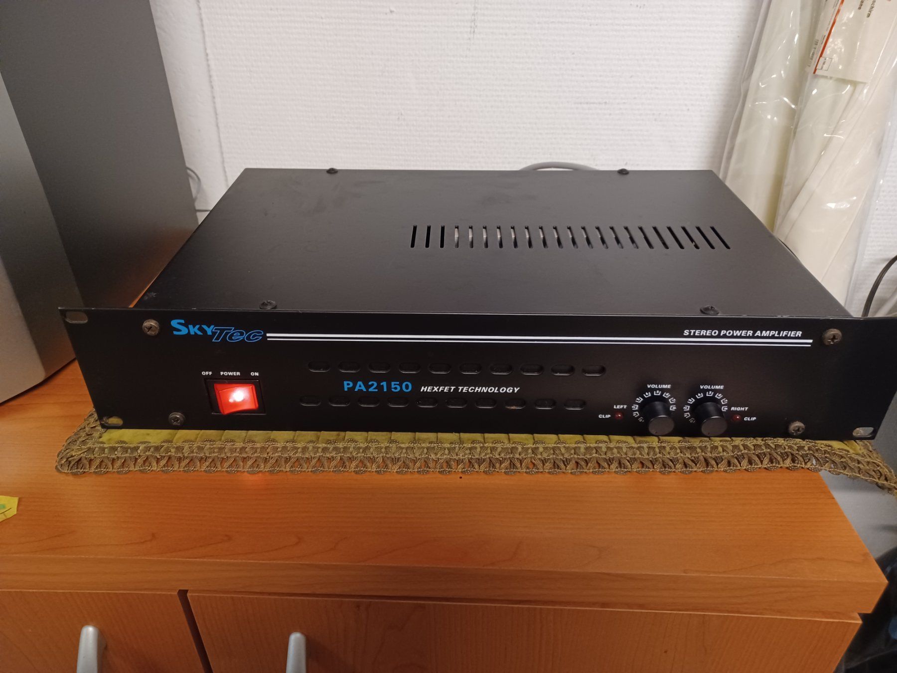 Amplificatori: SKY TEC PA 2150 STEREO AMPLIFIER – Usato da LUZERN venduto da picci01