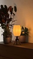 Warme Tischlampe mit sanftem Licht