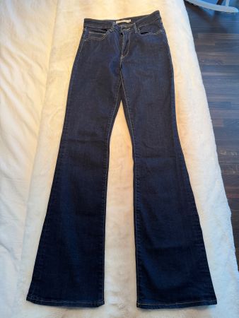 Levi‘s: 725 High Rise Bootcut - 28
