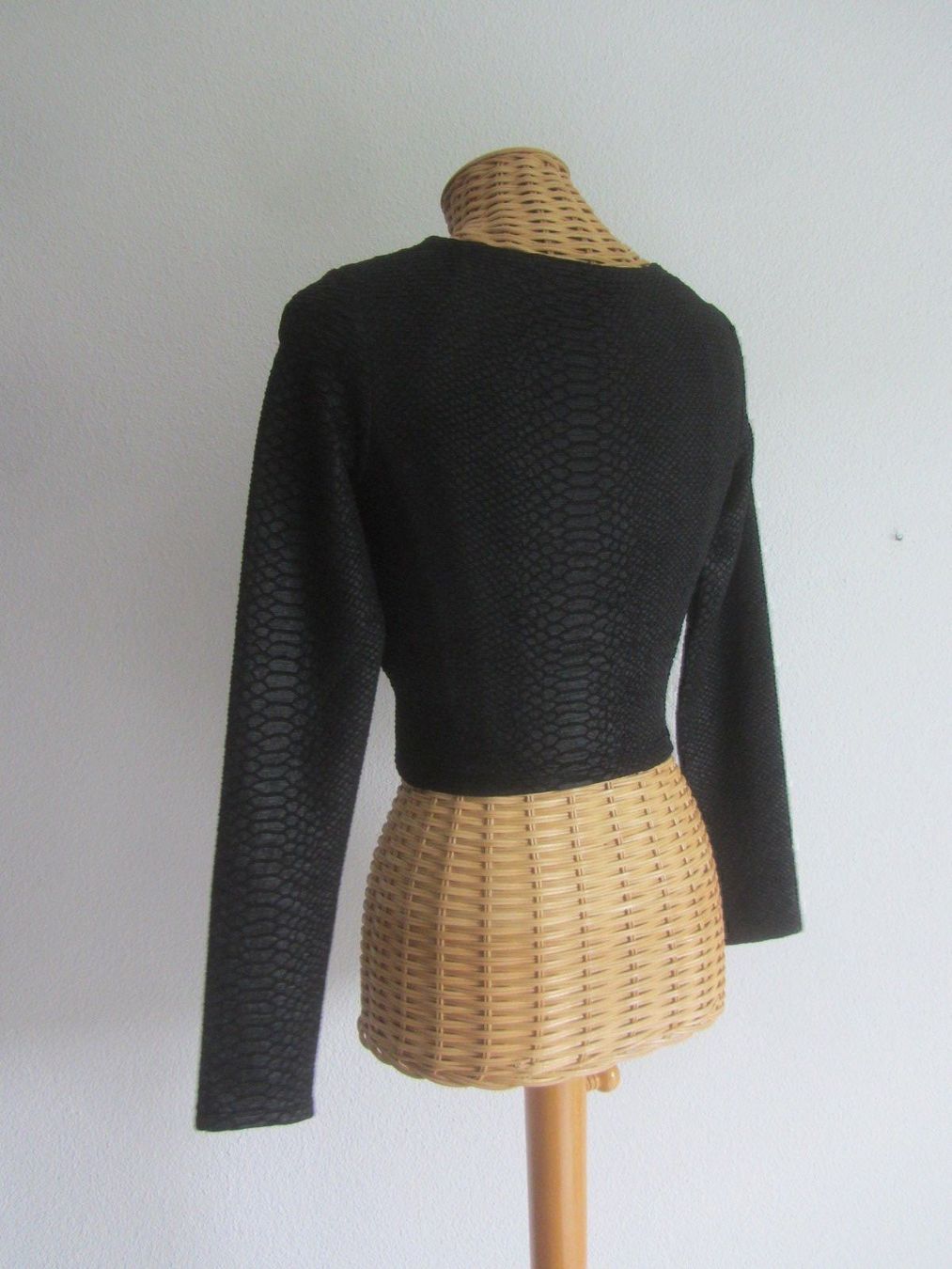H&M T-shirts: Cropped Langarmshirt schwarz - XS – D'occasion à Zürich par Diazaio 2