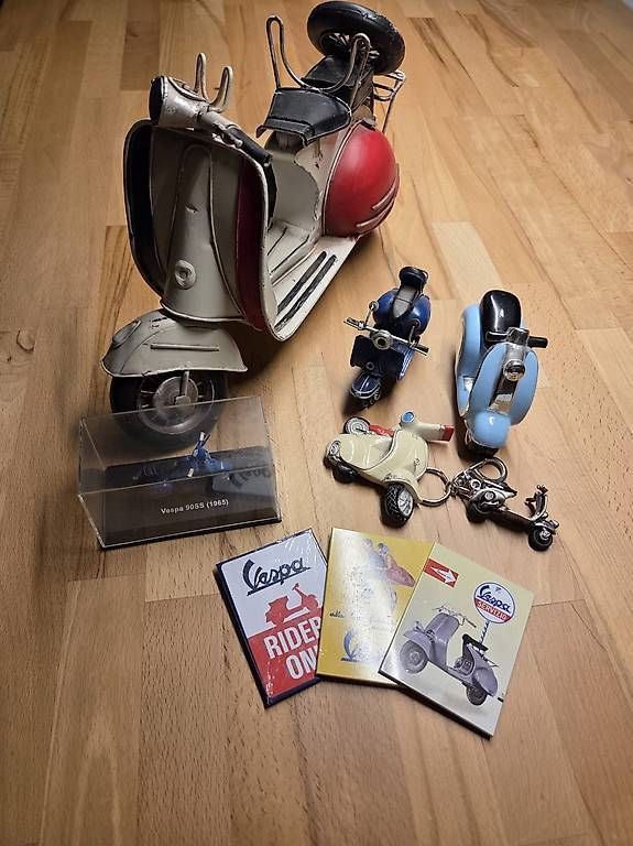 Spielzeuge: Diverse Vespa Artikel – Gebraucht aus Wallisellen von thehirsch