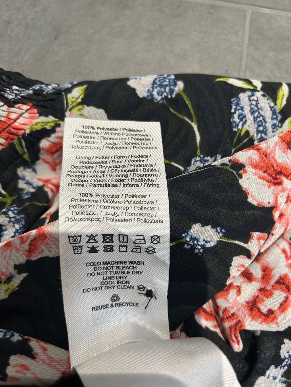 Chemisiers: Bluse mit Blumenmuster, Grösse S – D'occasion à Dietikon par mel_djf9 2