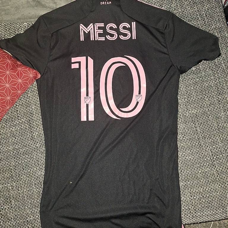 Maillots de corps & Pantalons: Originales Messi Trikot in Grösse S – D'occasion à Rapperswil SG par Gooal