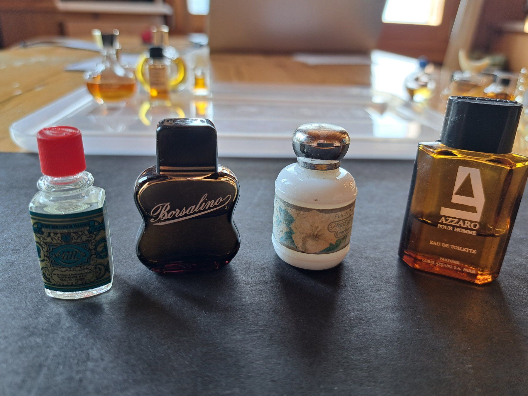 Parfums & Eau de Toilette: 21 parfums miniature de collection – D'occasion à Blonay par Leglaude_01