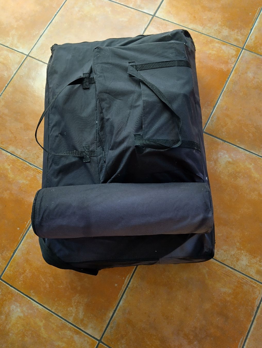 TecTake Lettini & sedie per cosmetici: Table de massage TecTake pliable avec accessoires et sac – Usato da Reconvilier venduto da mpa_7b2k 5
