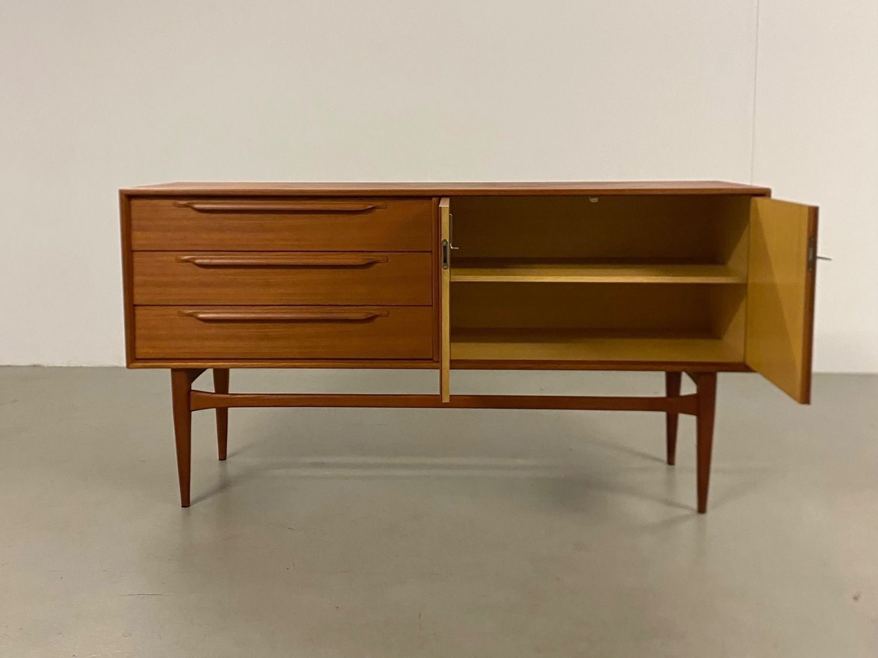 Credenze: Mid-Century Teak Sideboard Riestenpatt 60s – Usato da Basel venduto da MidMod20C 1