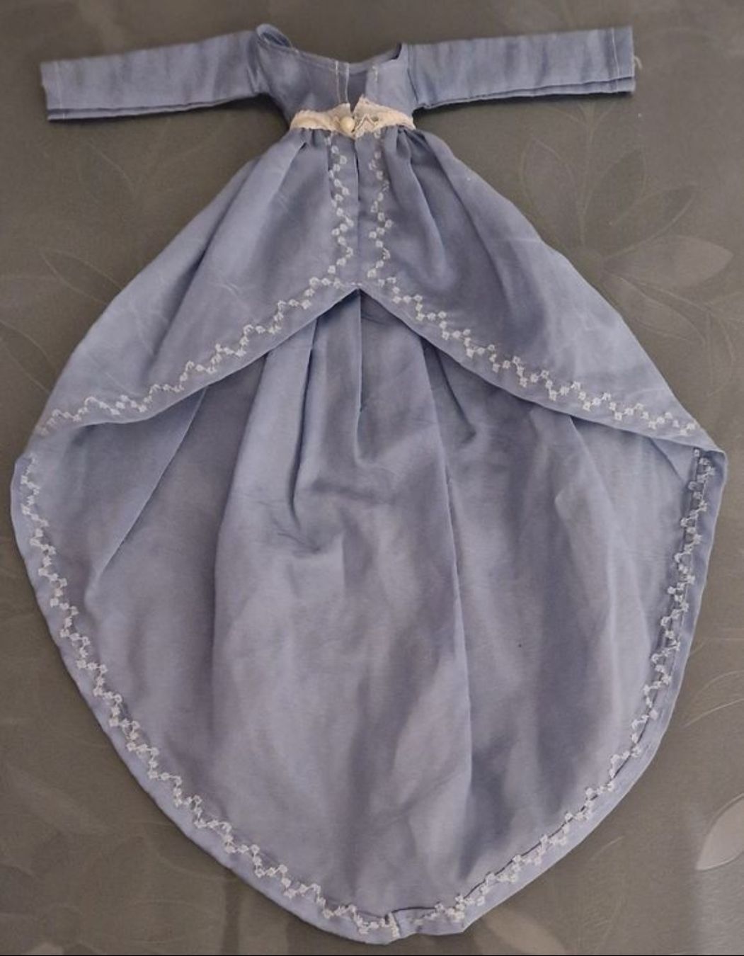 Bambole: Robe pour Barbie – Usato da Couvet venduto da Pioune