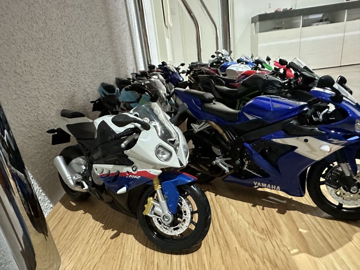 Maisto Kit di modellismo & Modellini statici: 23 Stück Motorradmodell Sammlung Maisto – Usato da Schinznach-Dorf venduto da Rasec