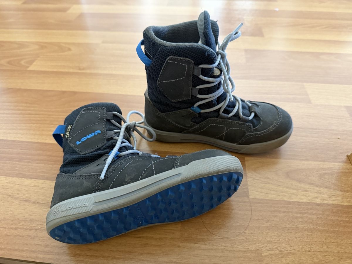 Lowa Scarpe per ragazzi: Lowa Winterschuhe – Usato da Bonstetten venduto da Tulli.Tulla 1