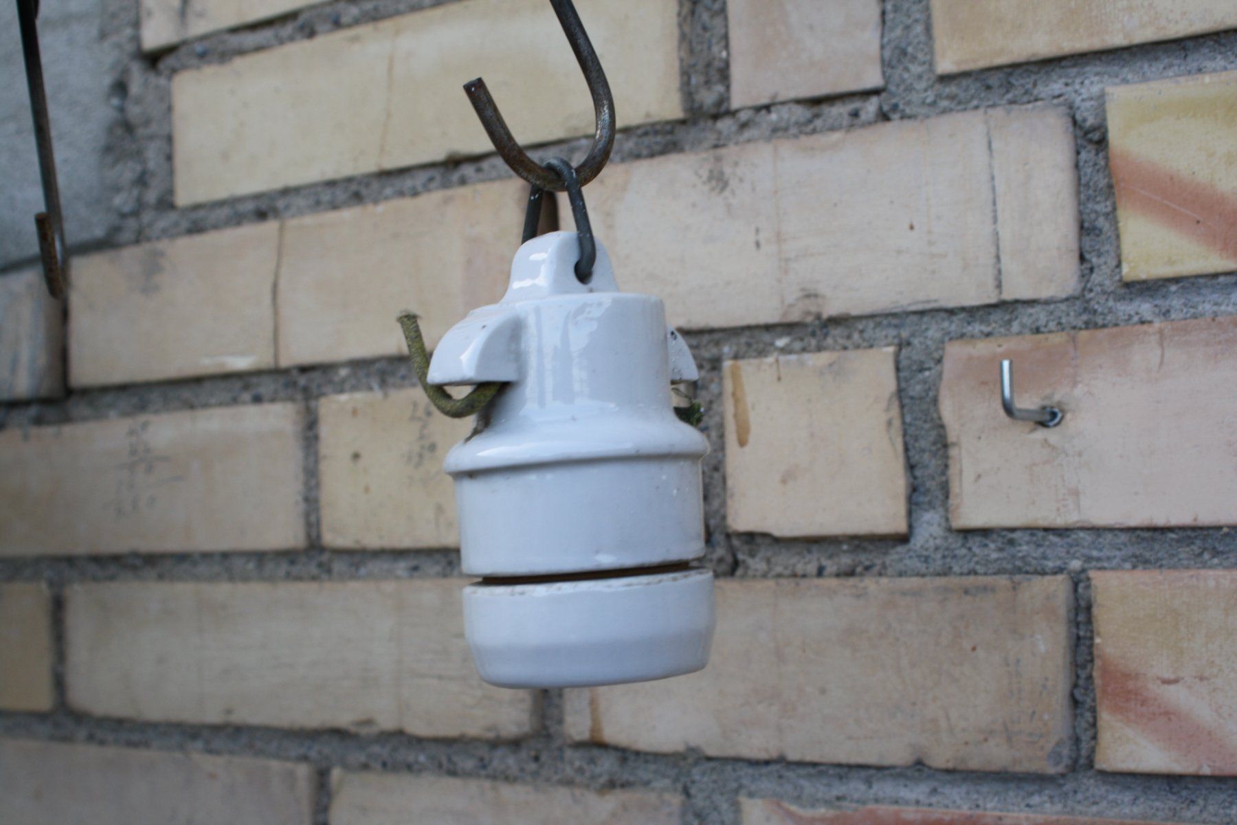 Lampade: ALTE LAMENFASSUNG STALLLAMPE – Usato da Wauwil venduto da Pneuedy 9