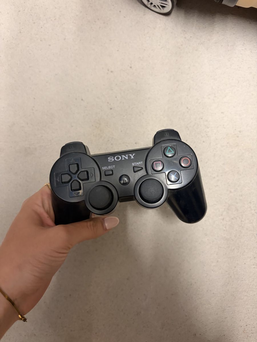 Console: PS3 Konsole schwarz mit 3 Spielen und Controller  – Usato da Dübendorf venduto da chi_q2nx 2