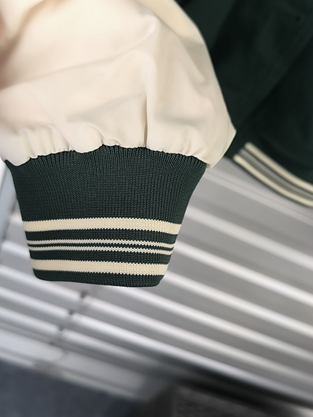 Tommy Hilfiger Jacken: Jacke Tommy Hilfiger  – Neu (gemäss Beschreibung) aus Oftringen von Lejaleja 8
