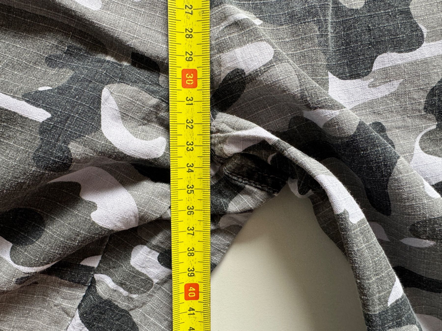 Pantaloni: Canyon Guide Cargo camo hose pants w38 bermuda 6 pockets – Usato da Neuchâtel venduto da _Easy_to_Find_ 5