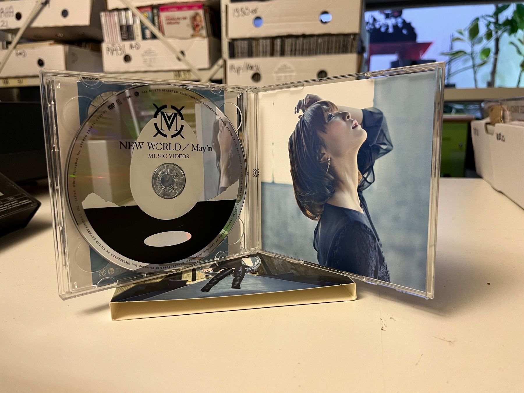 CD: May'n - New World - SRA03D – Usato da Küsnacht ZH venduto da pdproject 4