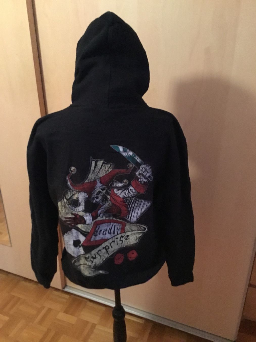 Pullover & Sweatshirts: Cooler Skull Hoodie Gr L – Gebraucht aus Endingen von Warlock 1