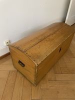 Truhe Holz gebogen mit Fach guter Zustand