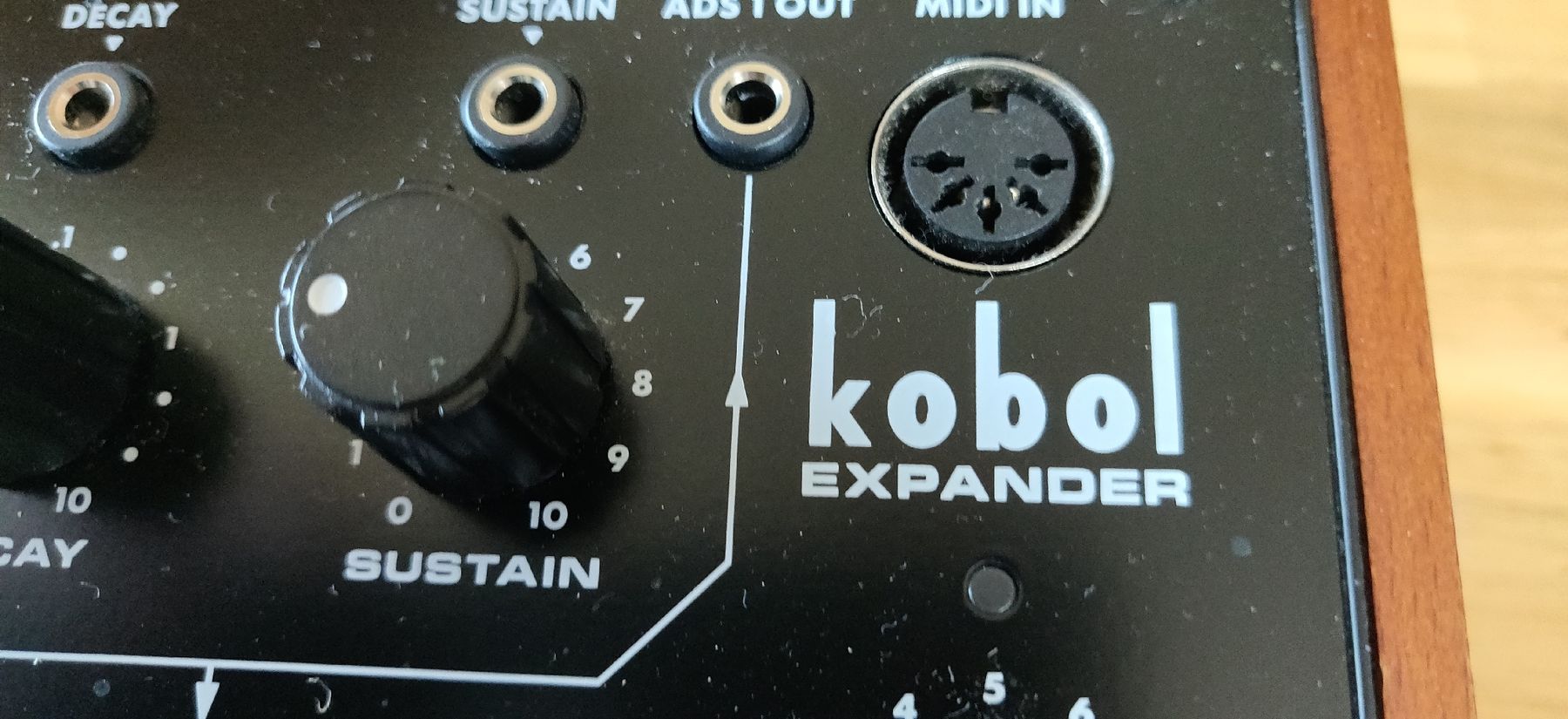 Behringer Instruments de musique: Behringer Kobol Expander – D'occasion à Baar par mic_6t2q 1