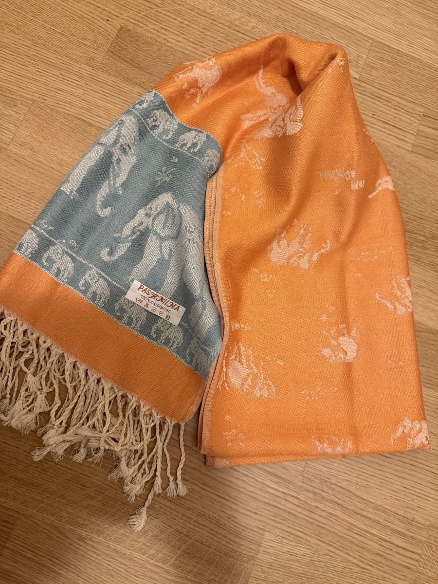 Foulard & Sciarpe: Sciarpa 🧣 100%cashmere – Nuovo e nell'imballaggio originale da Opfikon venduto da MabelCouture 3