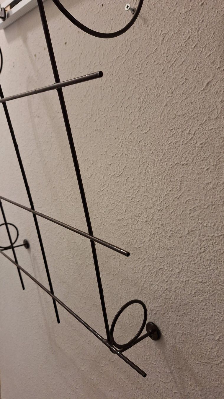 String Garderobe: Mid century -String-Wand-Garderobe  ,Metall minimalistisch – Gebraucht aus Arlesheim von shopradl 2