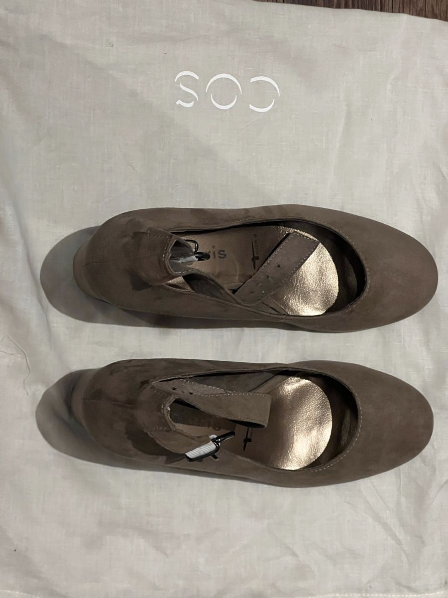 Tamaris Scarpe da donna: Pumps Tamaris beige Grösse 40 neu – Nuovo (secondo la descrizione) da Zürich venduto da mar_t979 1
