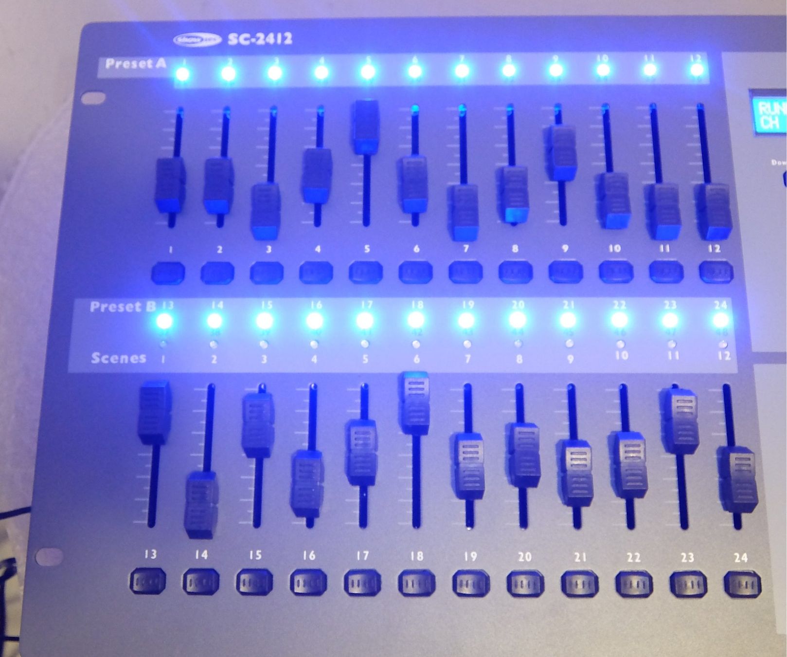Sony Console di mixaggio: ShowTec SC 2412 -Lighting Control Desk – Usato da Basel venduto da Elektronik_Markt 2