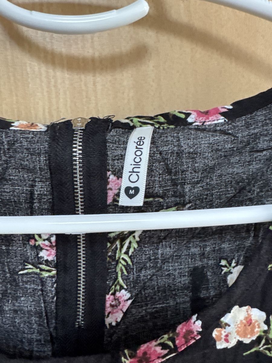 Top: BlumentopGr. M Chicorée schwarz bunt ärmellos – Nuovo (secondo la descrizione) da Thun venduto da Vans_98 1