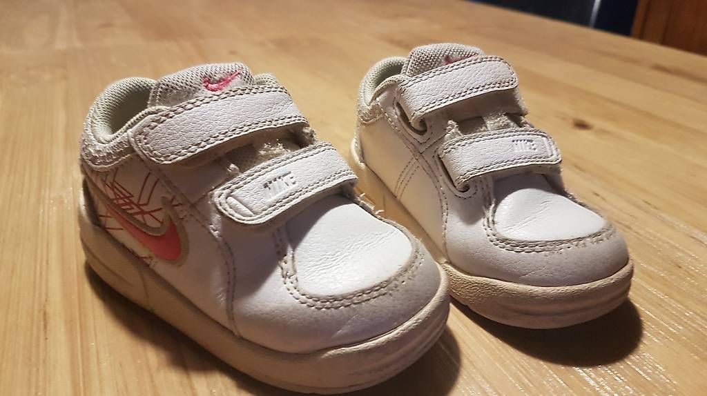 Scarpe per ragazzi: Chaussures enfant Nike, adidas, UGG  – Usato da fribourg venduto da pegalex 2