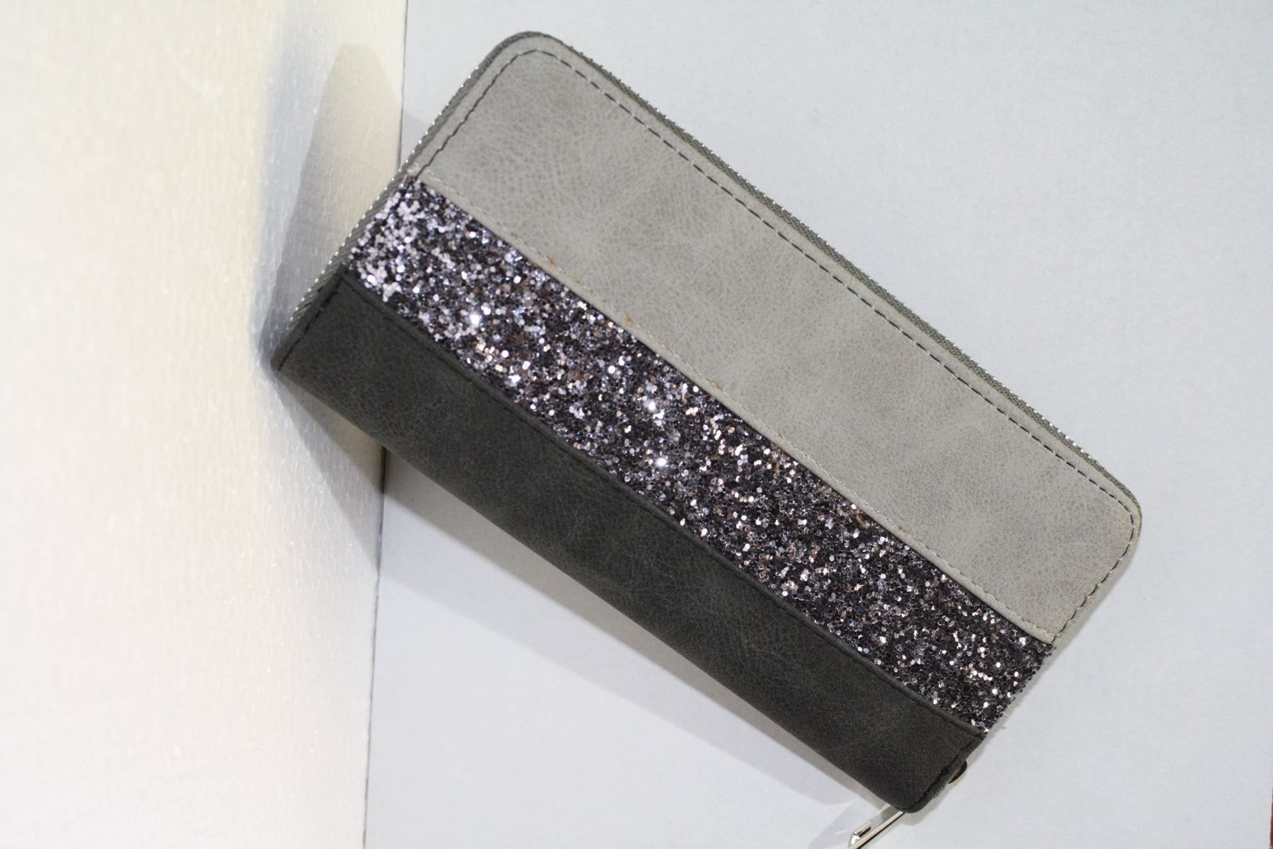 Portamonete: Damengeldbörse Anthrazit Grau CLUTCH – Nuovo (secondo la descrizione) da Balzers venduto da livostore 1