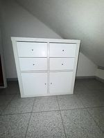 Kommode mit Schubladen und Türen