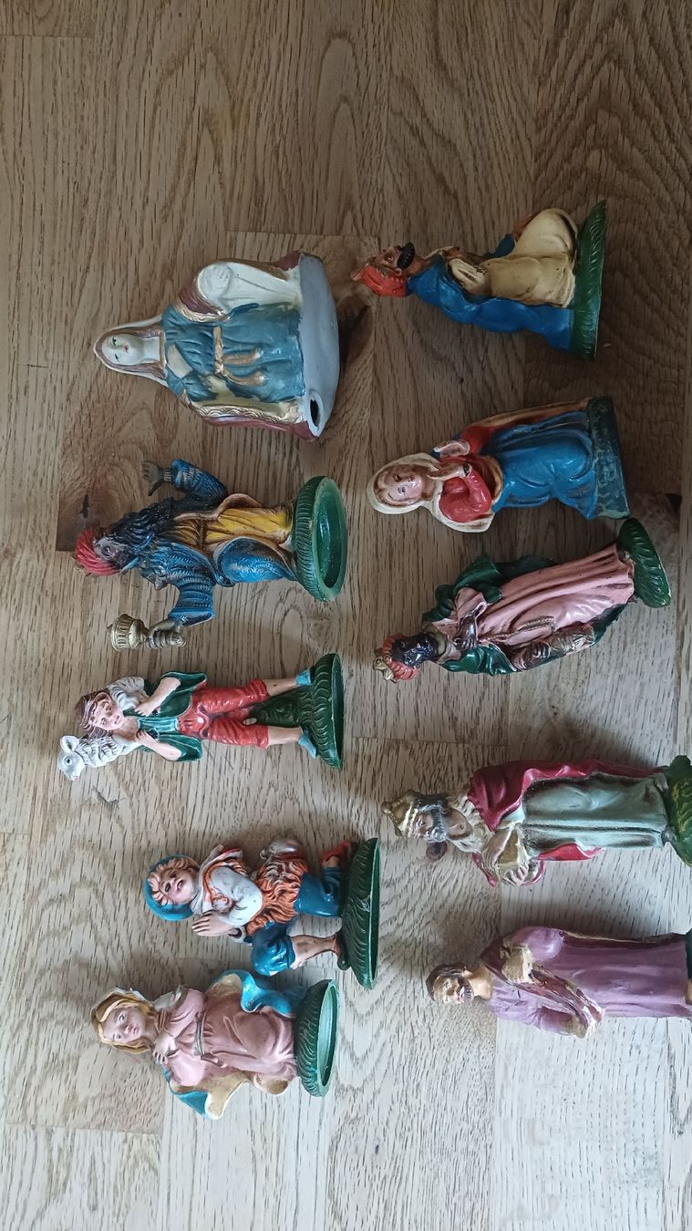 Statuette: Lot 37 Krippenfiguren  – Usato da Flawil venduto da Naphtali 5