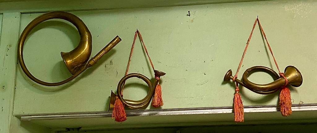 Tutti pezzi di ricambio auto: Oldtimer Auto-Hupe + 2 Jagd- / Posthorne – Usato da Zollikon venduto da LouisArmstrong