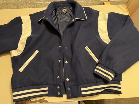 Herren College Jacke BoohooMAN dunkelblau Grösse M
