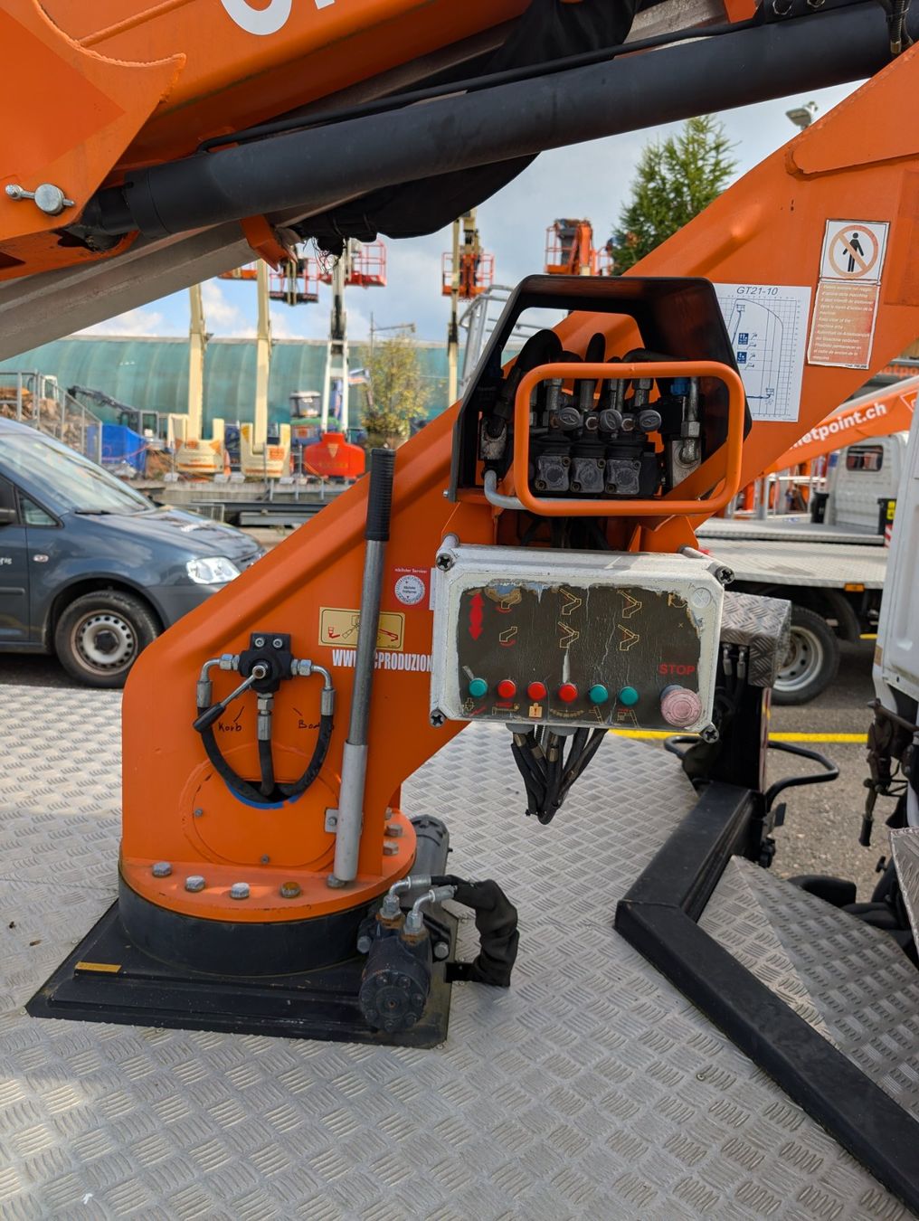 Nissan Veicoli commerciali: PKW Teleskop Hubarbeitsbühne 21m – Usato da Scherz venduto da Mietpoint_Hossli 4