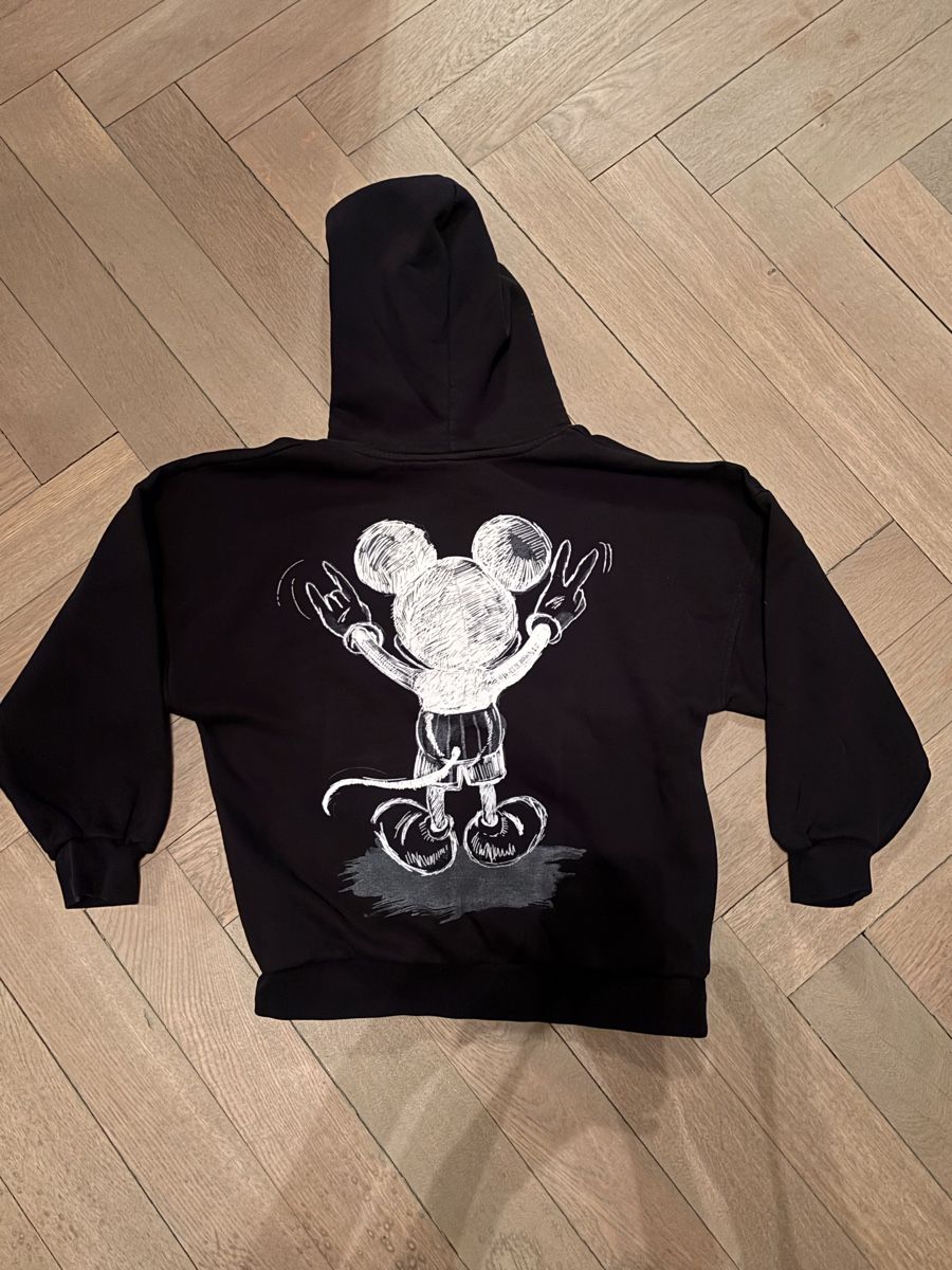 Maglioni & Felpe: Blezza Black Hoodie, Size M - Mickey Mouse Graphic Back – Usato da Ascona venduto da ElfieLove 1