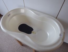 Rotho TOP Babybad/Badewanne mit Stöpsel und Antirutschpad