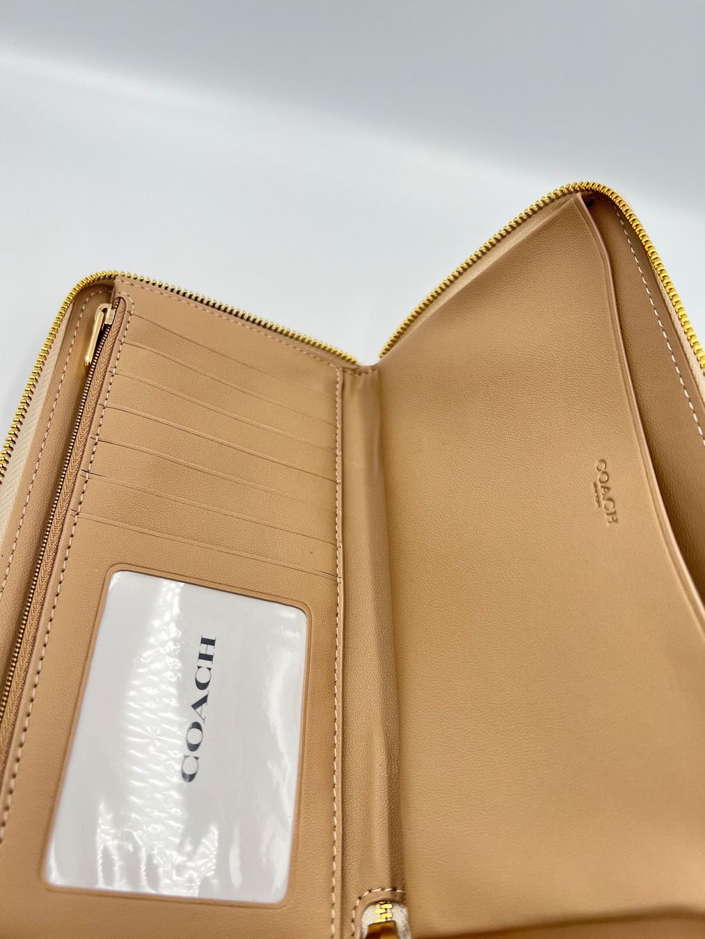 Coach Portamonete: Coach Dempsey large phone wallet weiss/beige – Nuovo e nell'imballaggio originale da Wiedlisbach venduto da Sistershop 6