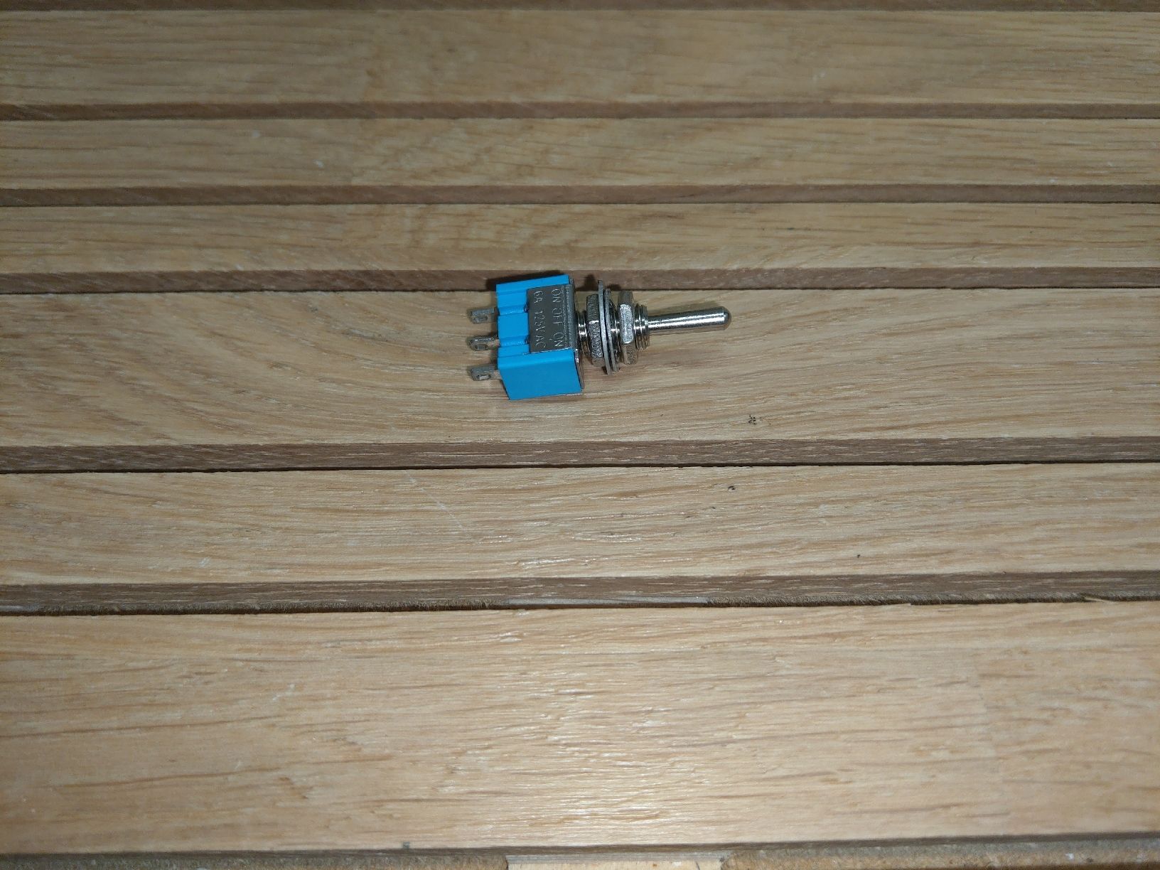 Schalter: Mini-Kippschalter AN/AUS/AN 3-PIN – Neu (gemäss Beschreibung) aus Neunkirch von MaElekt