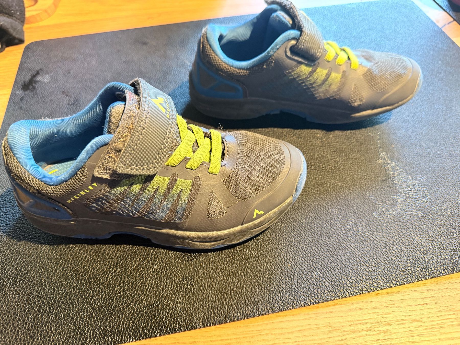 Mckinley Scarpe per ragazzi: MC Kinley Turnschuh - Gr 28 – Usato da Flumserberg Bergh venduto da tamaramullis 1