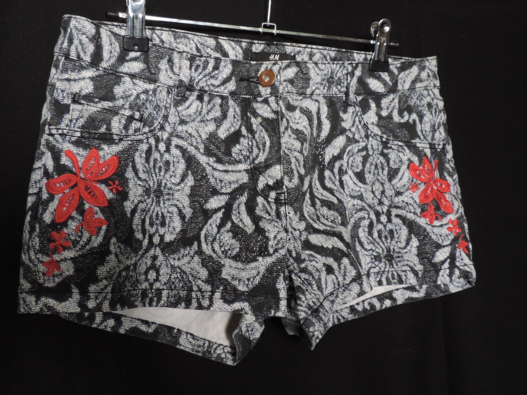Pantalons: short jeans gris foncé – D'occasion à Genève par Axelle333 2