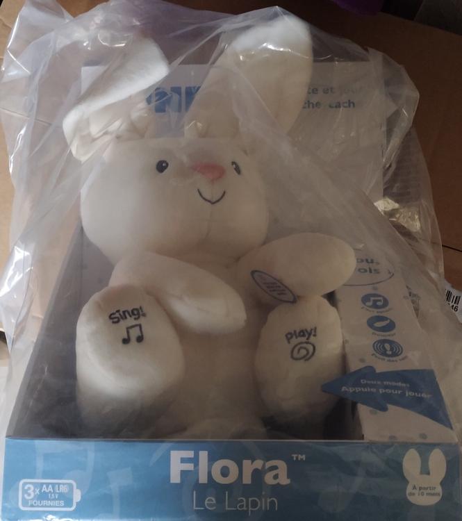 Lapin en peluche qui parle Flora