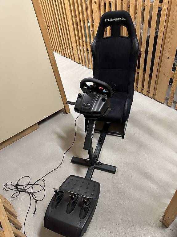 Logitech Console: Playseat inkl. Logitech G29 Lenkrad+ Pedale – Usato da Oensingen venduto da Andre0907
