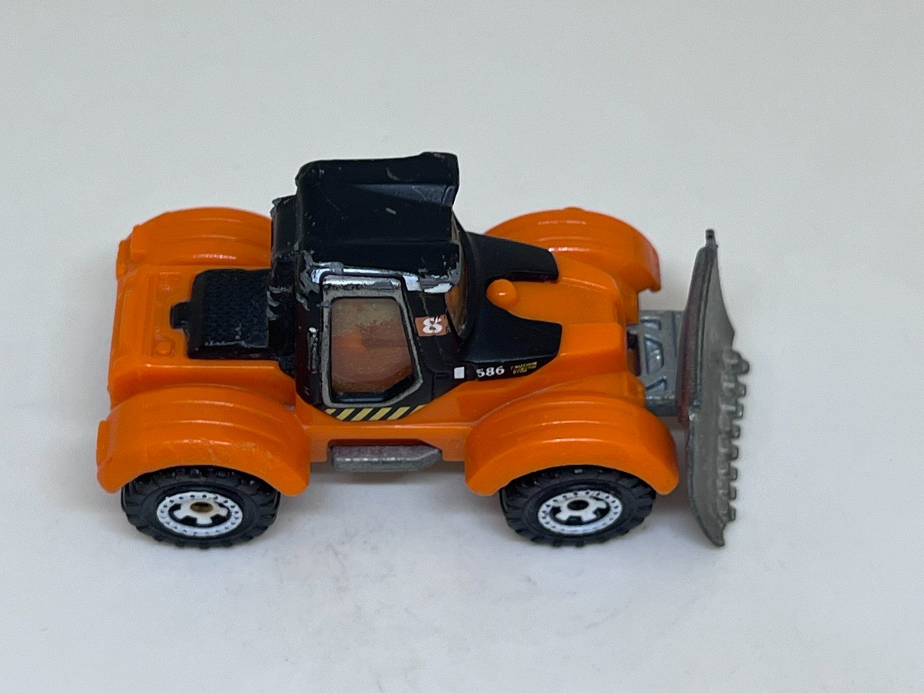 Matchbox Modellini d'auto: Matchbox Tractor Plow #95 – Usato da Wildegg venduto da LaaBoutique 1