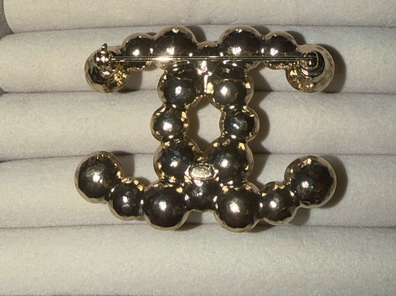 Chanel Spille & Fermagli: Chanel Brosche mit Perlen, Modeschmuck, Top Zustand! – Usato da Basel venduto da Blausara707 2