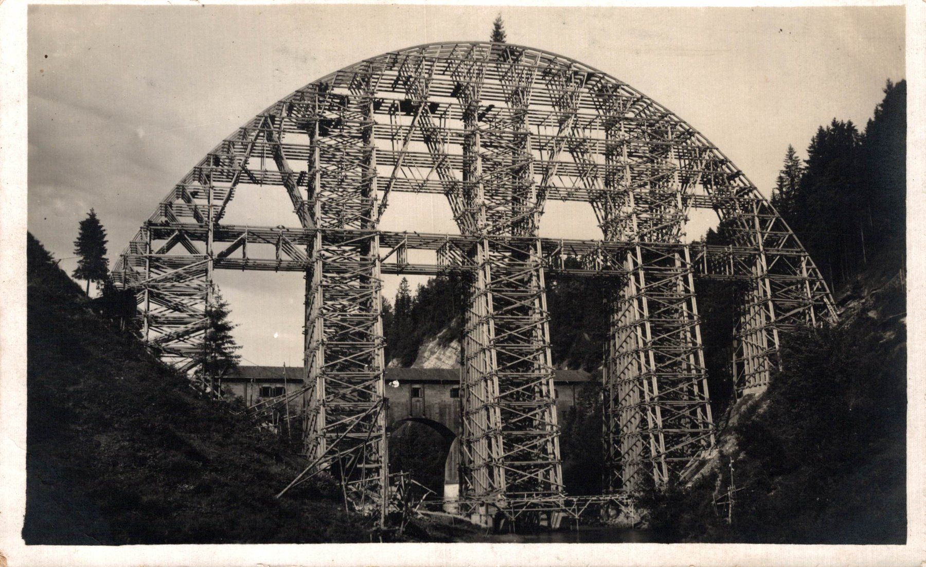 Cartoline postali: Lehrgerüst der Hundwilertobelbrücke – Usato da Bronschhofen venduto da Astore