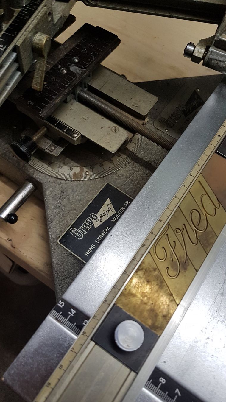 Tutte le macchine: Tisch - Graviermaschine GravoGraph – Usato da Mühleberg venduto da 01.Ri.02.22 6