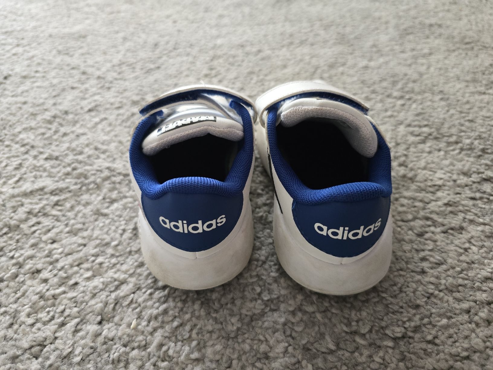 Adidas Scarpe per ragazzi: Kinder Turnschuhe Adidas Marvel Grösse 26 weiss  – Usato da Dietikon venduto da Kaska2020 3